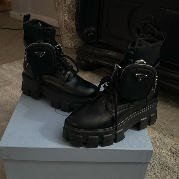PRADA COMBAT BOOTS 😍 worn once, comes with tags, dust bag and original box - Picture 2 of 5